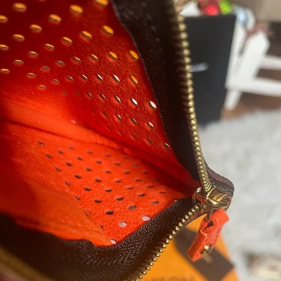 Limited Edition Authentic Louis Vuitton Perforated Key Close - Picture 6 of 15